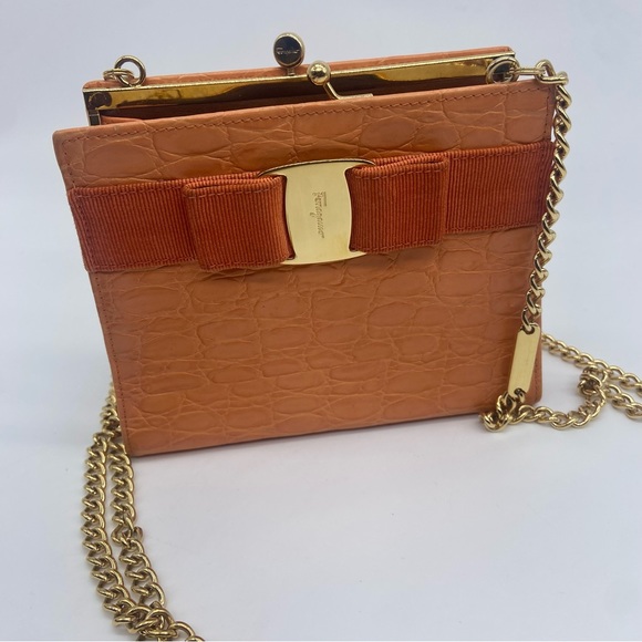 Salvatore Ferragamo Vara Bow Kiss Lock Shoulder Bag - Picture 10 of 12